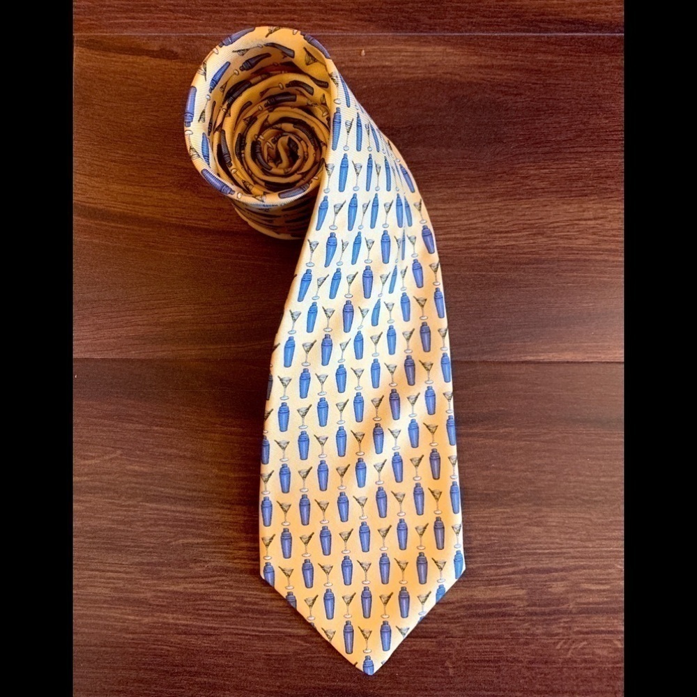 BROOKS BROTHERS Makers Yellow Silk Party/Martini Design Necktie